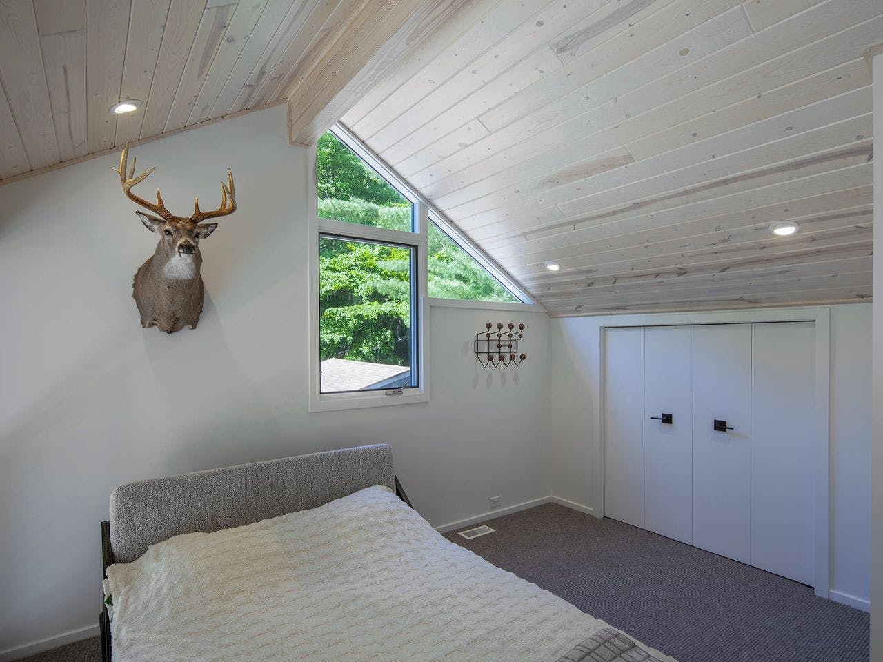 Hamlin Lake bedroom