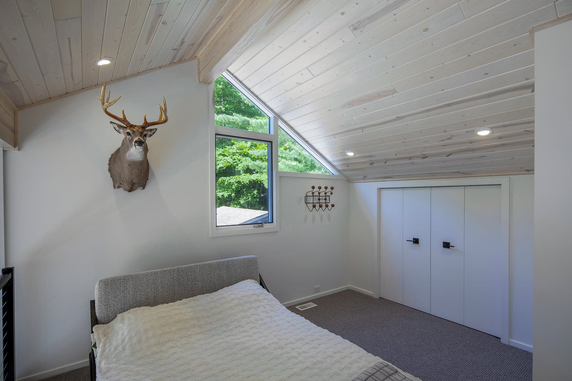 Hamlin Lake bedroom